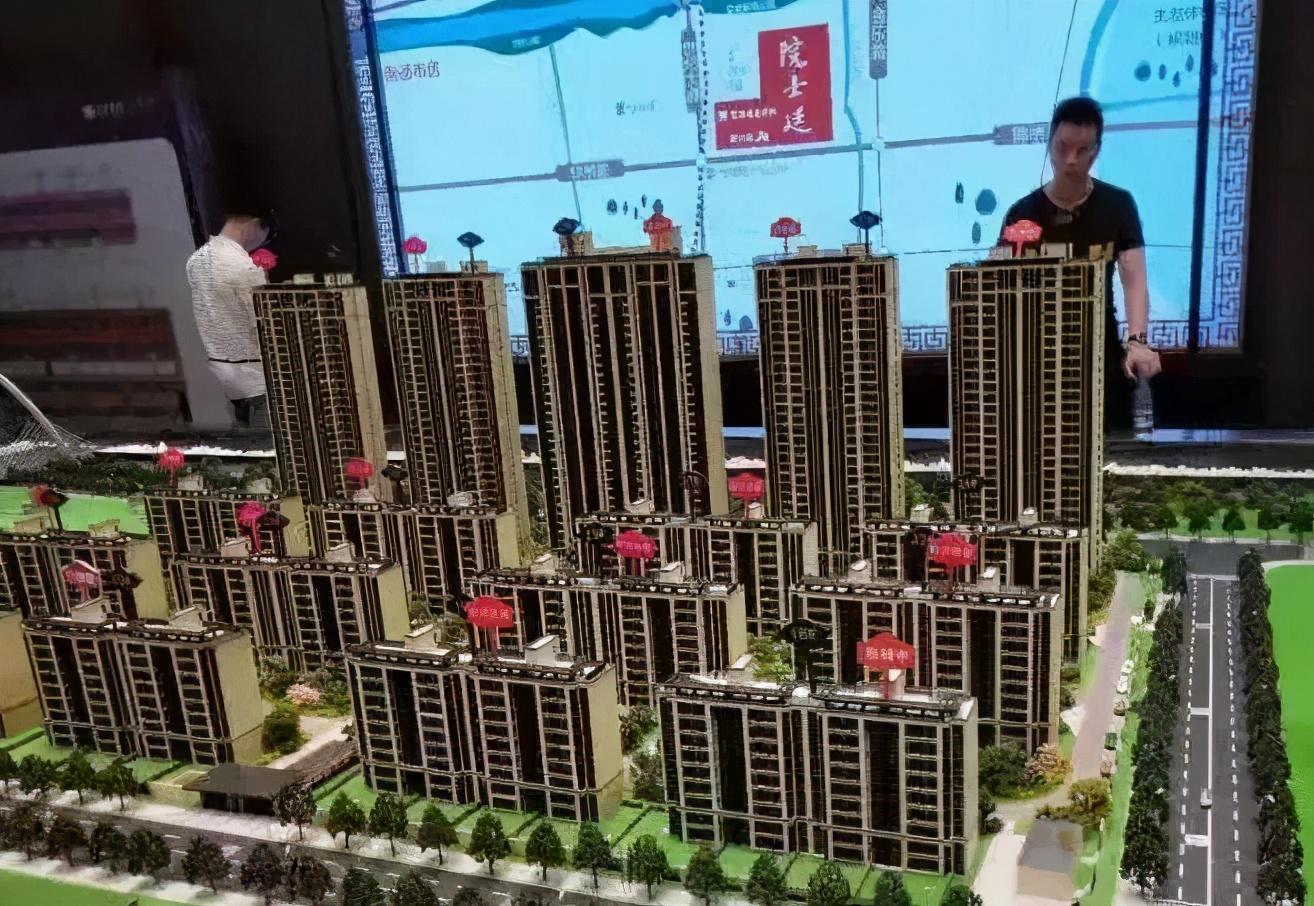八卦一算得金言,天掉馅饼砸蛇上是什么生肖,警惕虚假宣传落实,综合解答解释落实